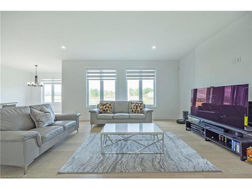 2600 Buroak Drive, London, ON - Indoor Photo Showing Living Room