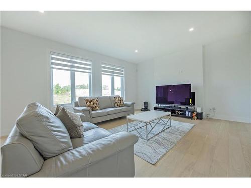 2600 Buroak Drive, London, ON - Indoor Photo Showing Living Room