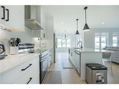 2600 Buroak Drive, London, ON - Indoor Photo Showing Kitchen With Upgraded Kitchen