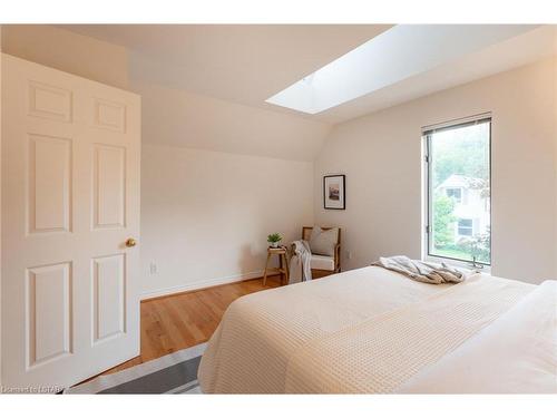 5 Edith Street, London, ON - Indoor Photo Showing Bedroom