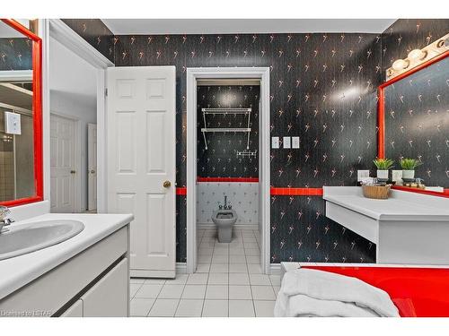 6 Aspen Place, London, ON - Indoor Photo Showing Bathroom