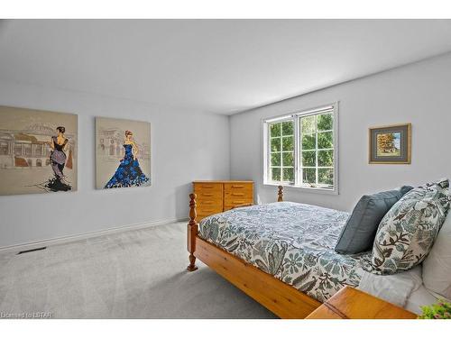 6 Aspen Place, London, ON - Indoor Photo Showing Bedroom