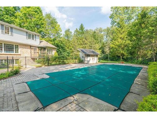 6 Aspen Place, London, ON - Outdoor With In Ground Pool With Backyard