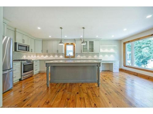 93 Axford Parkway, St. Thomas, ON - Indoor Photo Showing Kitchen With Upgraded Kitchen