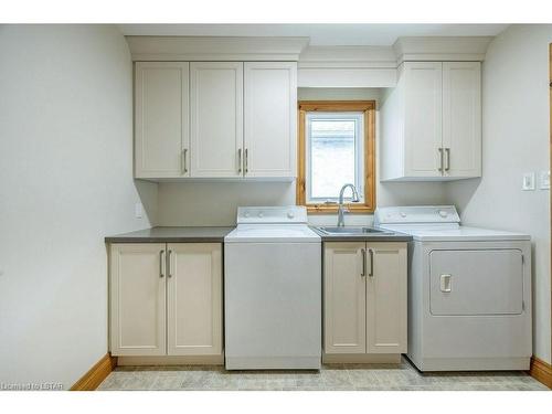 93 Axford Parkway, St. Thomas, ON - Indoor Photo Showing Laundry Room