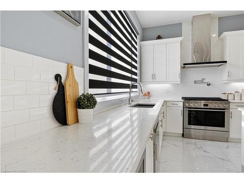 3009 Mcrobbie Crescent, Windsor, ON - Indoor Photo Showing Kitchen