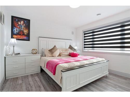 3009 Mcrobbie Crescent, Windsor, ON - Indoor Photo Showing Bedroom