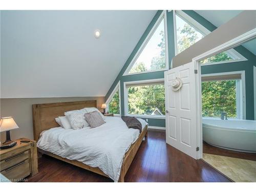7691 Whatman Street, Port Franks, ON - Indoor Photo Showing Bedroom