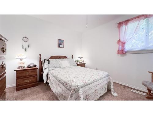 8 William Street, Bayfield, ON - Indoor Photo Showing Bedroom