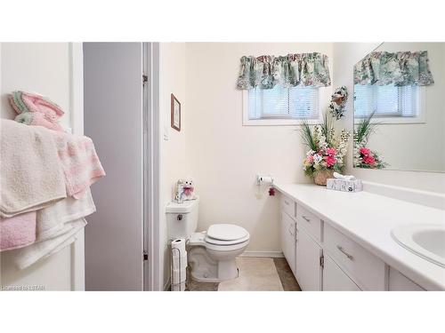 8 William Street, Bayfield, ON - Indoor Photo Showing Bathroom