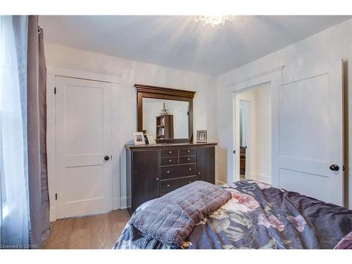 929 Colborne Street, London, ON - Indoor Photo Showing Bedroom