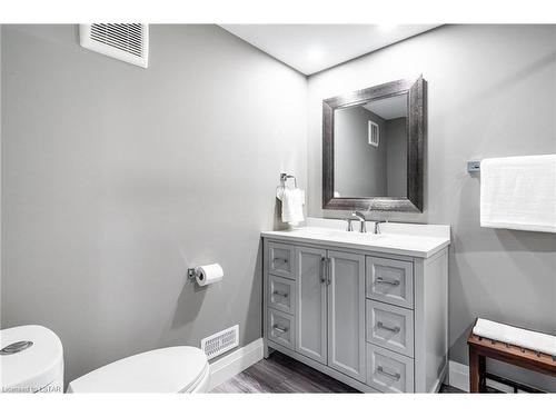 1656 Brayford Avenue, London, ON - Indoor Photo Showing Bathroom