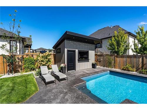1656 Brayford Avenue, London, ON - Outdoor With In Ground Pool