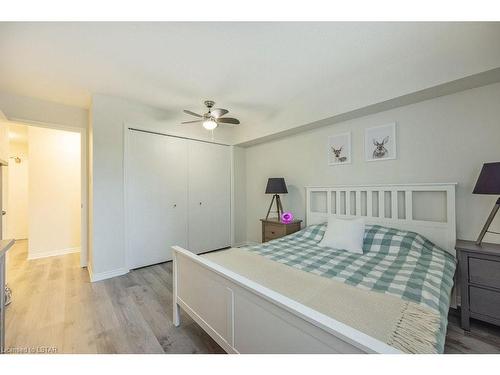 209-440 Wellington Street, St. Thomas, ON - Indoor Photo Showing Bedroom