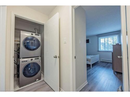 209-440 Wellington Street, St. Thomas, ON - Indoor Photo Showing Laundry Room