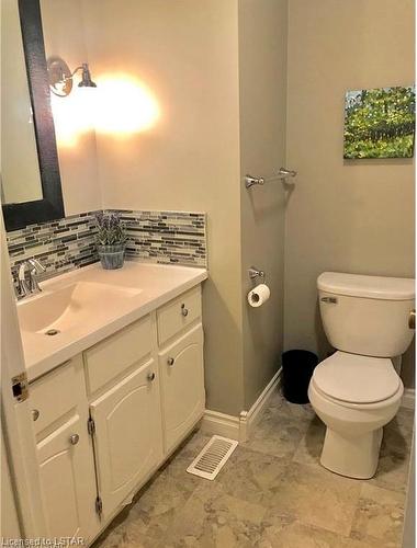 259 Randolph Street, Glencoe, ON - Indoor Photo Showing Bathroom