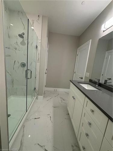 911-480 Callaway Road, London, ON - Indoor Photo Showing Bathroom