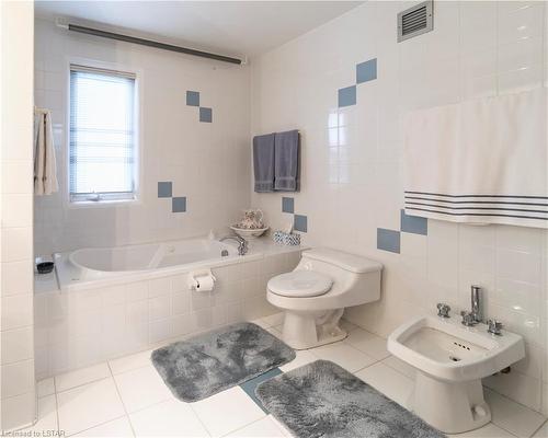 15668 Furnival Road, Wardsville, ON - Indoor Photo Showing Bathroom