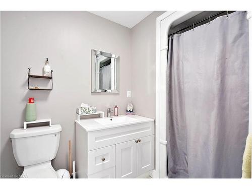 1 Russet Lane, St. Thomas, ON - Indoor Photo Showing Bathroom
