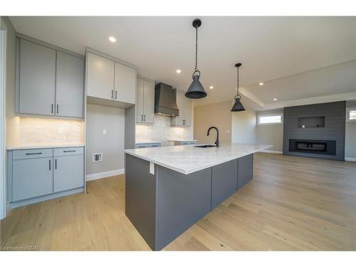 9 Spruce Crescent, Parkhill, ON - Indoor Photo Showing Kitchen With Upgraded Kitchen