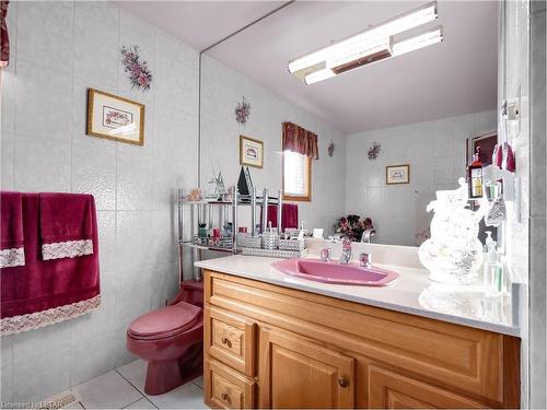 216 Highbury Avenue N, London, ON - Indoor Photo Showing Bathroom