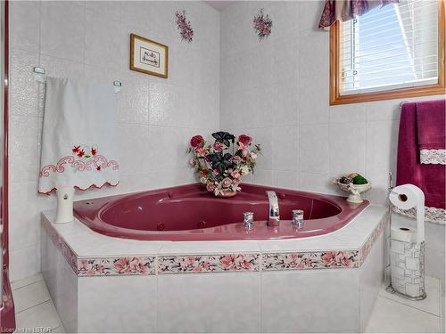 216 Highbury Avenue N, London, ON - Indoor Photo Showing Bathroom