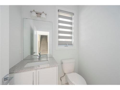 203 Eagle Street Street, Parkhill, ON - Indoor Photo Showing Bathroom