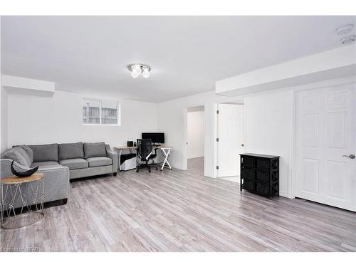 30-1820 Canvas Way, London, ON - Indoor Photo Showing Living Room