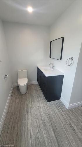 164 Winston Avenue, London, ON - Indoor Photo Showing Bathroom