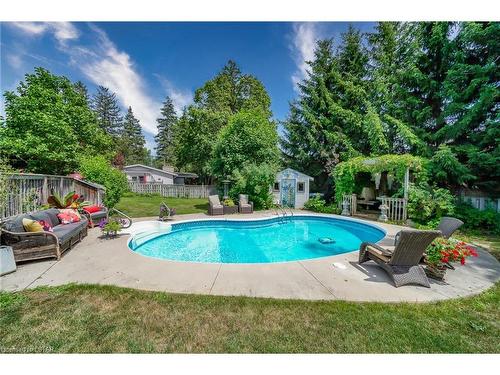 7 Northcrest Drive, London, ON - Outdoor With In Ground Pool With Backyard