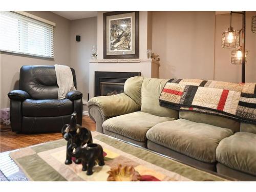 31 Parliament Crescent, London, ON - Indoor Photo Showing Living Room With Fireplace