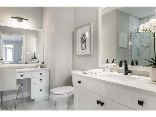 39-2650 Buroak Drive, London, ON - Indoor Photo Showing Bathroom