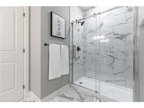 39-2650 Buroak Drive, London, ON - Indoor Photo Showing Bathroom