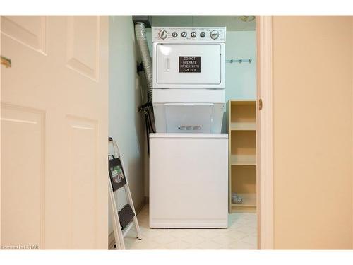 306-511 Gainsborough Road, London, ON - Indoor Photo Showing Laundry Room