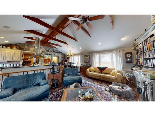 1745 Kilally Road, London, ON - Indoor Photo Showing Living Room