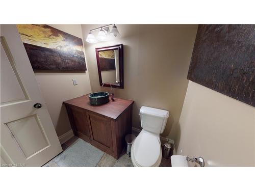 1745 Kilally Road, London, ON - Indoor Photo Showing Bathroom