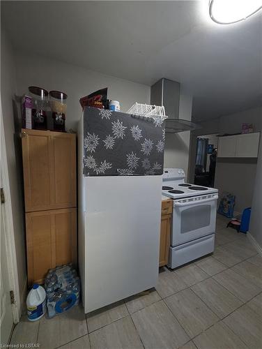 702 Adelaide Street N, London, ON - Indoor Photo Showing Kitchen