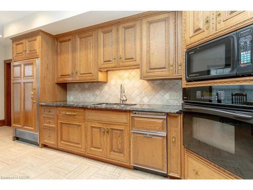 2643 Old Victoria Road, London, ON - Indoor Photo Showing Kitchen
