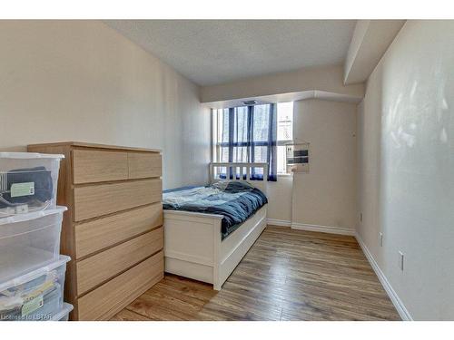 803-389 Dundas Street, London, ON - Indoor Photo Showing Bedroom