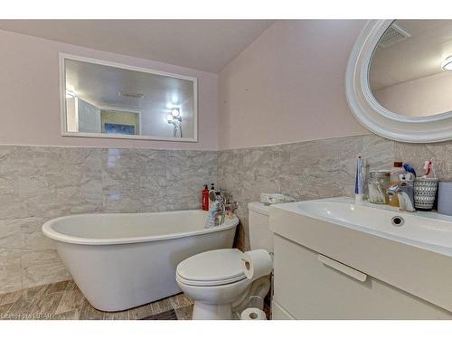 803-389 Dundas Street, London, ON - Indoor Photo Showing Bathroom