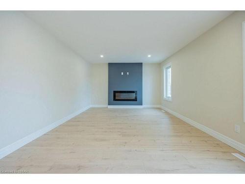 36 Cottonwood Boulevard, Aylmer, ON - Indoor With Fireplace