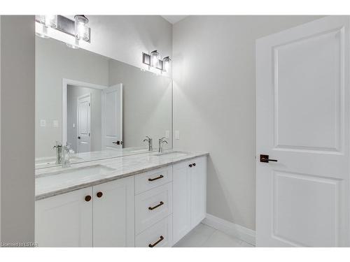 142 Shirley Street, Thorndale, ON - Indoor Photo Showing Bathroom