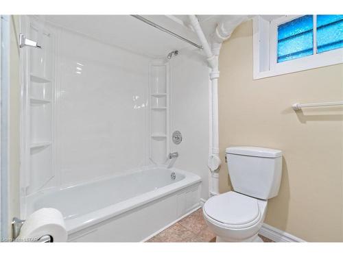 204 Edinburgh Street, London, ON - Indoor Photo Showing Bathroom