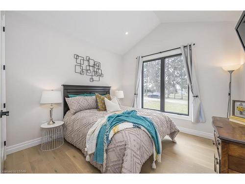 5970 Victoria Avenue, Kirkton, ON - Indoor Photo Showing Bedroom