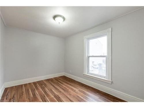 8 Metcalfe Street, St. Thomas, ON - Indoor Photo Showing Other Room