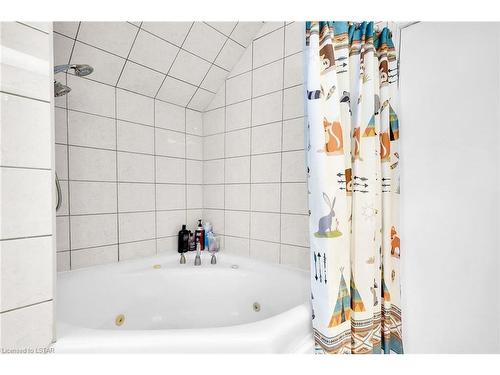 590 Simcoe Street, Watford, ON - Indoor Photo Showing Bathroom