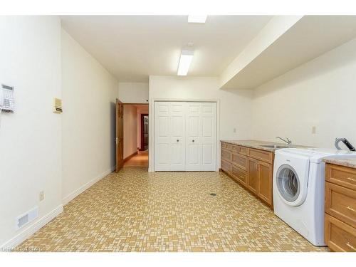 2643 Old Victoria Road, London, ON - Indoor Photo Showing Laundry Room