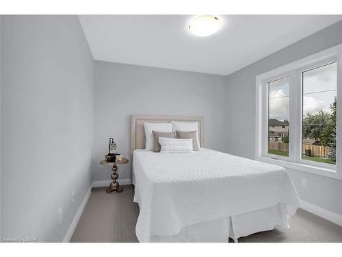 123-93 Stonefield Lane, Ilderton, ON - Indoor Photo Showing Bedroom