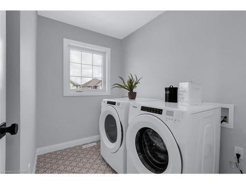 123-93 Stonefield Lane, Ilderton, ON - Indoor Photo Showing Laundry Room