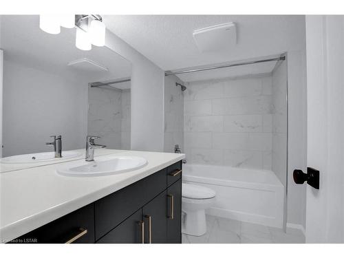 129-93 Stonefield Lane, Ilderton, ON - Indoor Photo Showing Bathroom